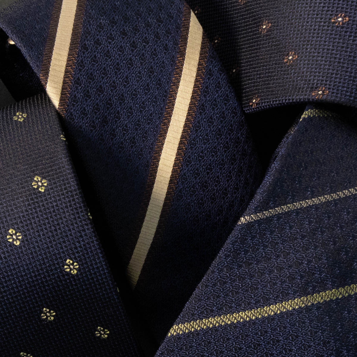 独鈷夫婦縞　惚色