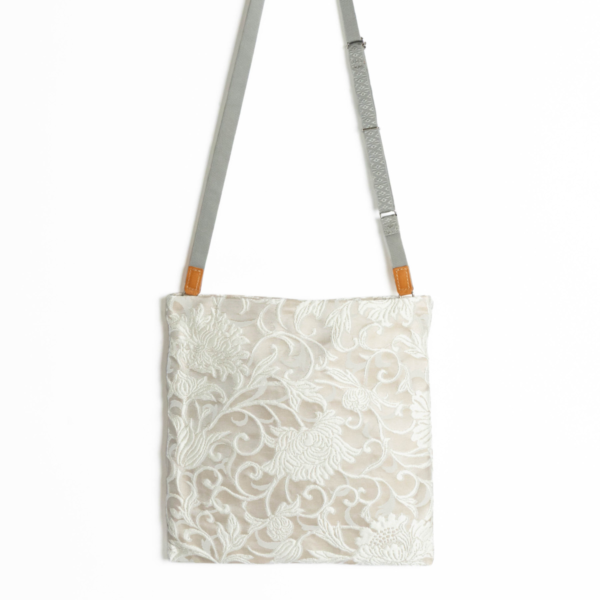 おたいこばっぐ〈透彫唐花/白茶〉