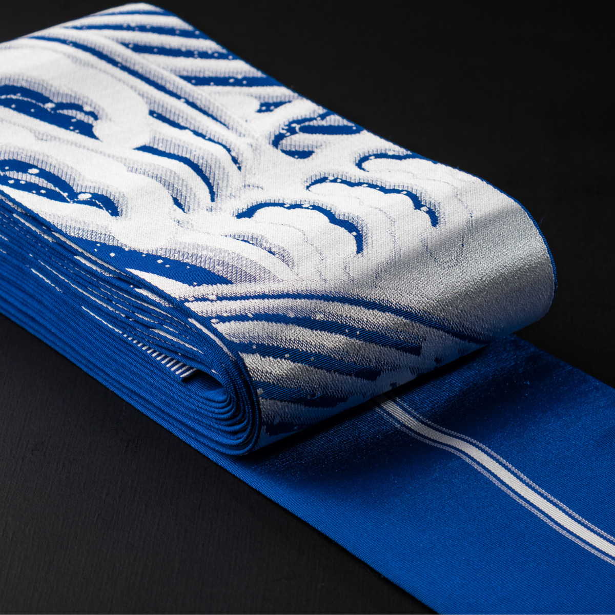 Yamaobi by Hiromine Nakamura -波しぶき/紺青-