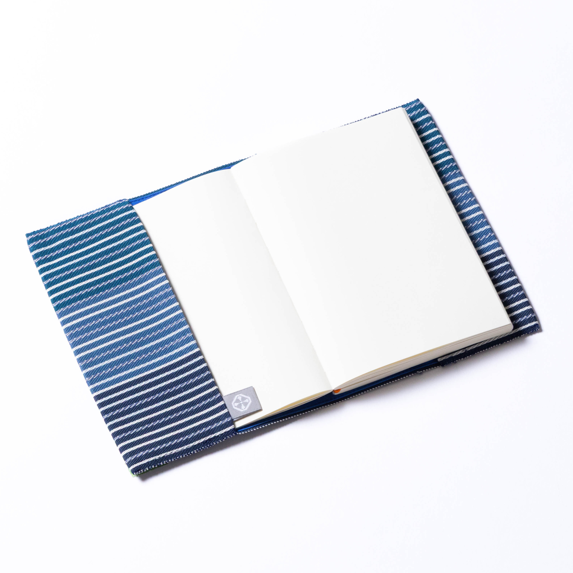 ブックカバー〈麻絹/紺〉